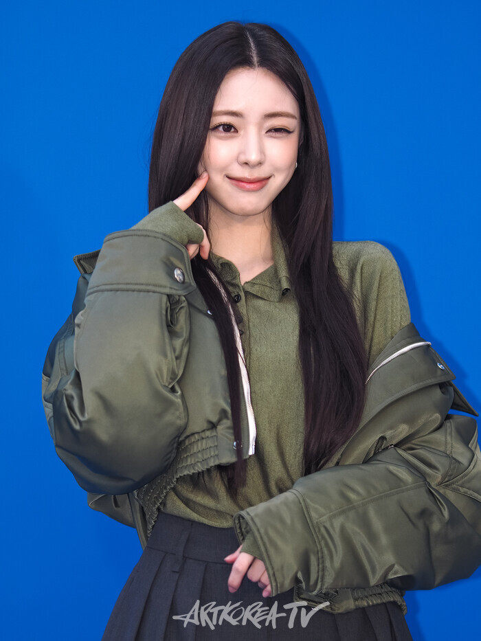 '타임 서울(TIME SEOUL)' 오픈 기념 포토월 행사(있지 유나) 2025.11.05 사진 ⓒ아트코리아방송 이용선 기자