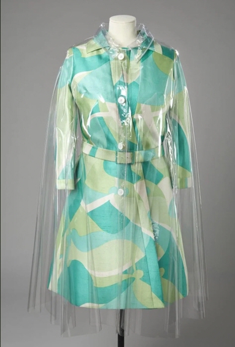 투명 레인코트, 하디 에이미스, 1960년대. © Royal Collection Enterprises Limited 2025-Royal Collection Trust. 사진-존 스토크스.