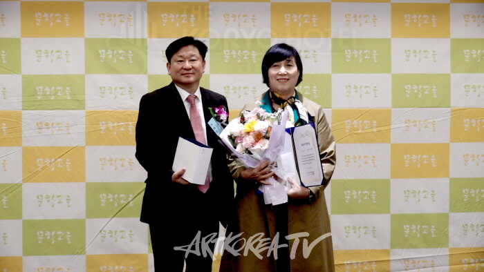 최우수작가상 수필부문 우인혜 수필가-사진촬영 김한정 기자