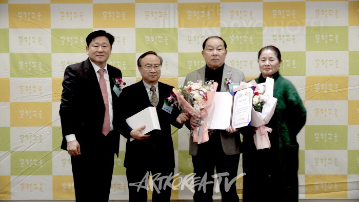 기성작가  최우수작가상 고영재 시인-사진촬영 김한정 기자