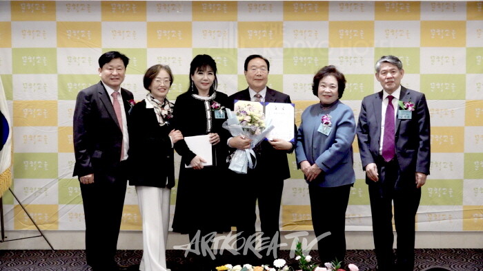 부문별 신인문학상 박의식 수필가-사진촬영 김한정 기자