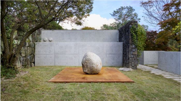 마음 너머에 있는 점과 선 그리고- 이우환-사진제공 김종근 미술평론가