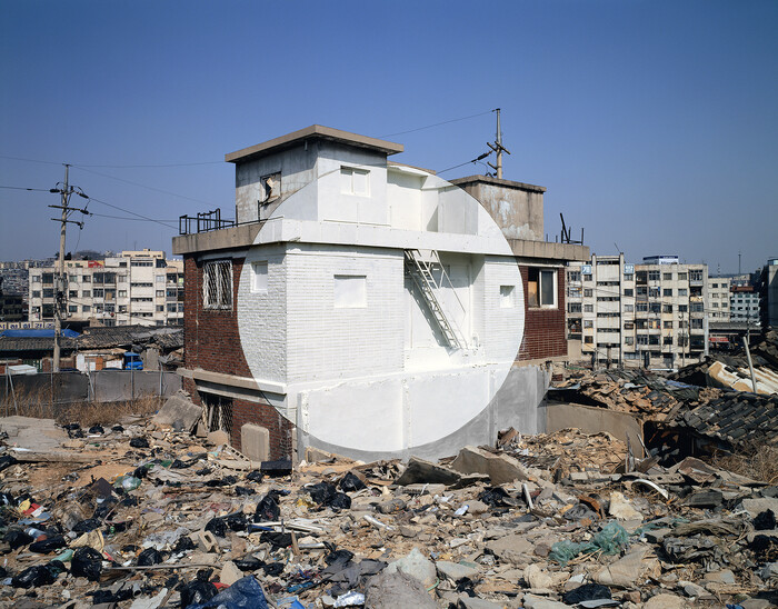 조르주 루스, 서울 ,1998, c print, 125cm x 160cm. 사진제공 공근혜갤러리