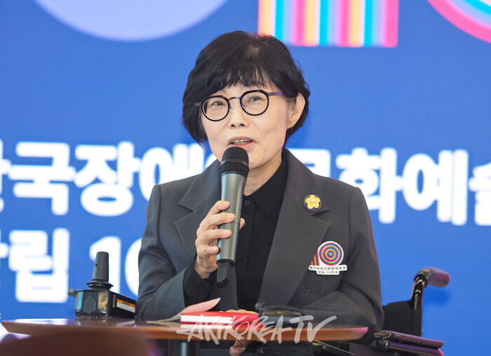 한국장애인문화예술원 창립 10주년 기자간담회(방귀희이사장) 2025.11.11 사진 ⓒ아트코리아방송 이용선 기자