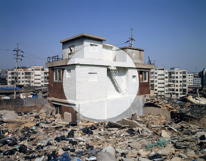 조르주 루스, 서울 ,1998, c print, 125cm x 160cm 사진제공 공근혜갤러리