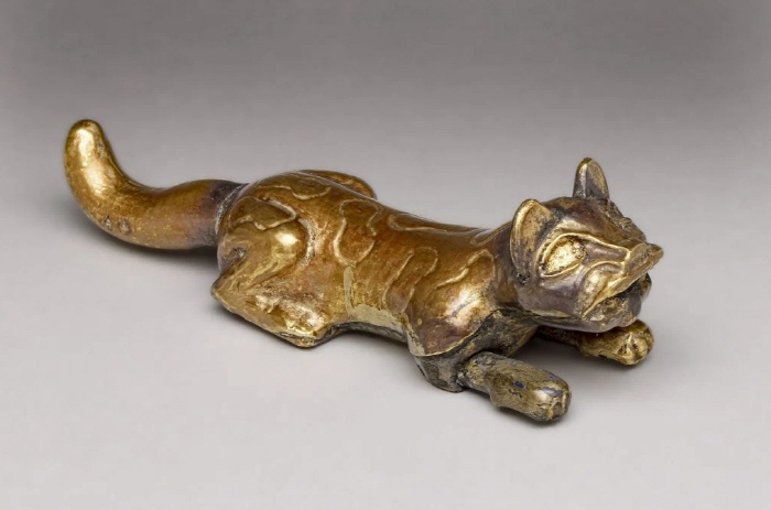비쿠스 또는 모체 문화권의 예술가가 만든 얼룩 고양이 모양의 펜던트, 서기 500~700년경 © MARKK. 사진-Paul Schimweg