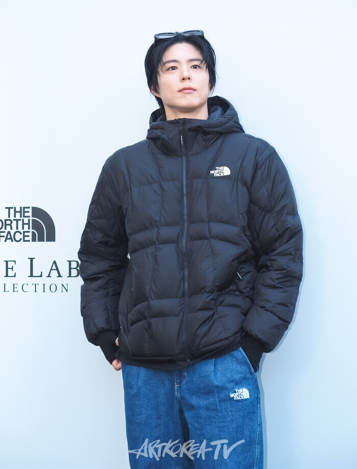 노스페이스 화이트 레벨의 첫 플래그십 스토어 성수 직영점 오픈 기념 포토월 행사(박보검) 2025.11 15 사진 ⓒ아트코리아방송 이용선 기자