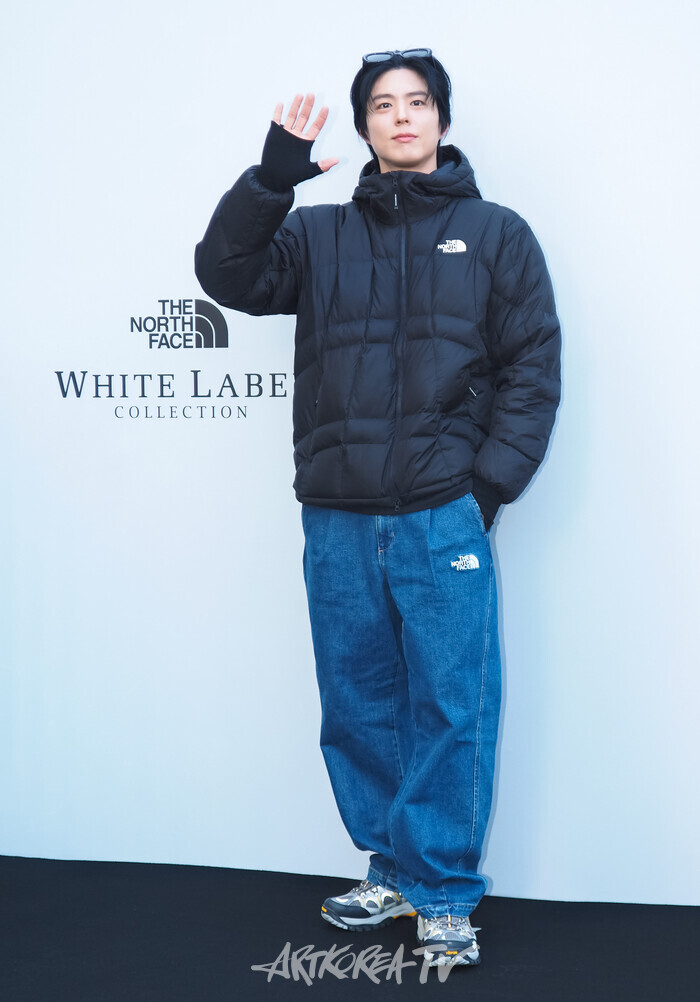 노스페이스 화이트 레벨의 첫 플래그십 스토어 성수 직영점 오픈 기념 포토월 행사(박보검) 2025.11 15 사진 ⓒ아트코리아방송 이용선 기자