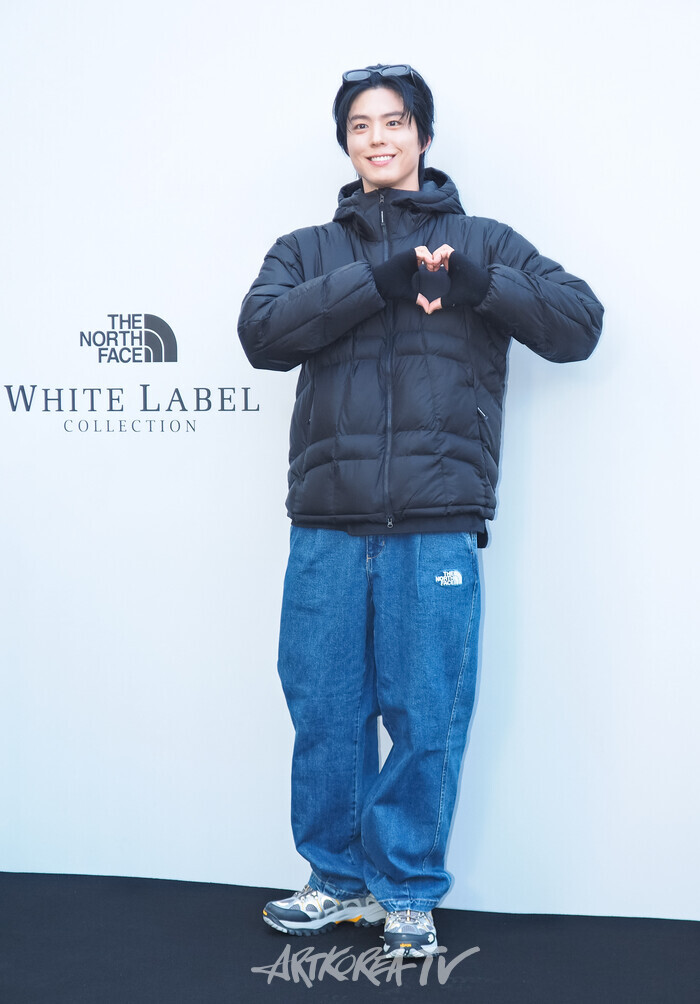 노스페이스 화이트 레벨의 첫 플래그십 스토어 성수 직영점 오픈 기념 포토월 행사(박보검) 2025.11 15 사진 ⓒ아트코리아방송 이용선 기자