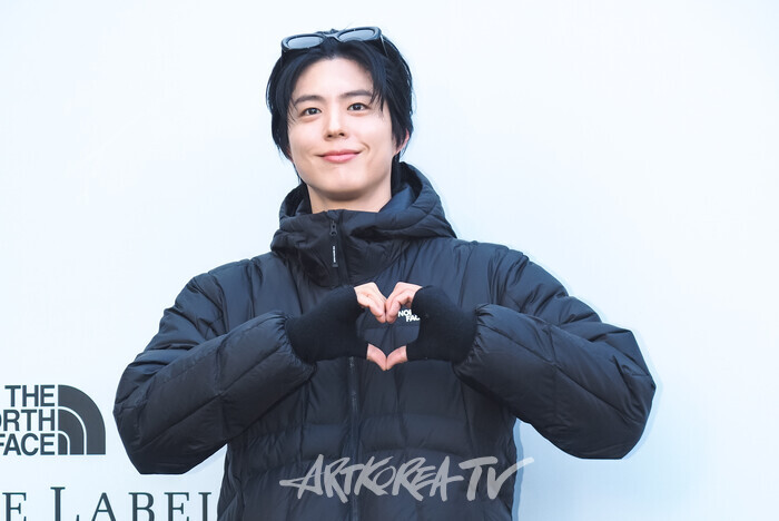 노스페이스 화이트 레벨의 첫 플래그십 스토어 성수 직영점 오픈 기념 포토월 행사(박보검) 2025.11 15 사진 ⓒ아트코리아방송 이용선 기자
