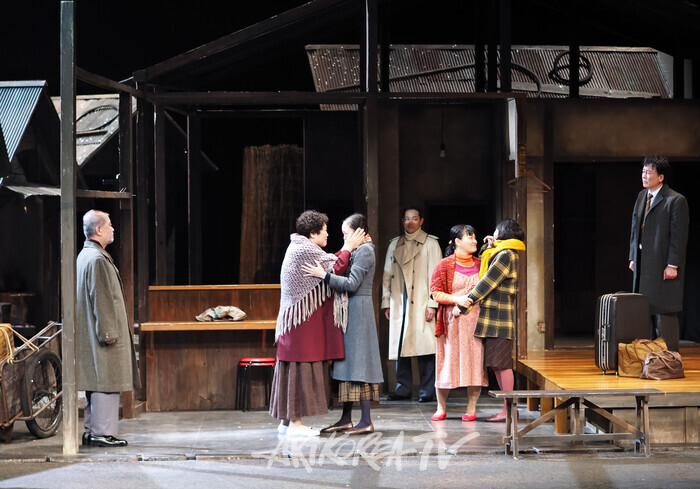 연극 '야끼니꾸 드래곤' 프레스콜. 2025.11.13 사진 ⓒ아트코리아방송 이용선 기자