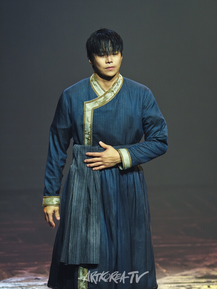 연극 '타지마할의 근위병' 커튼콜(박은석) 2025.11.16 사진 ⓒ아트코리아방송 이용선 기자