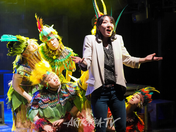 [AK화보] 서유진-서예림, 인류 최악의 질문에 직면한 끌로이 '어우' (더 트라이브)