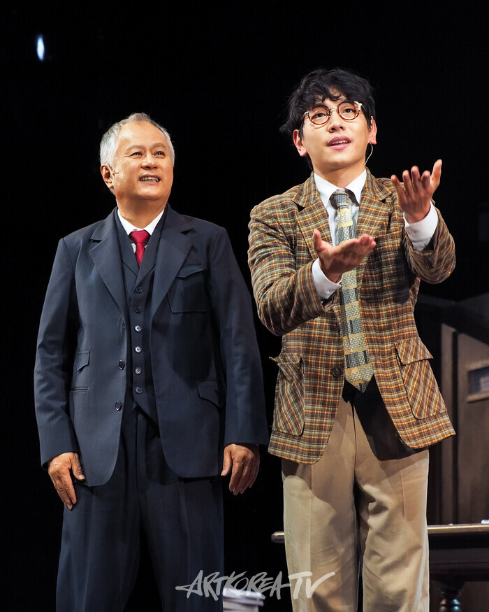 [AK포토] 송승환-신주협,  '웃음의 대학' 커튼콜 진행