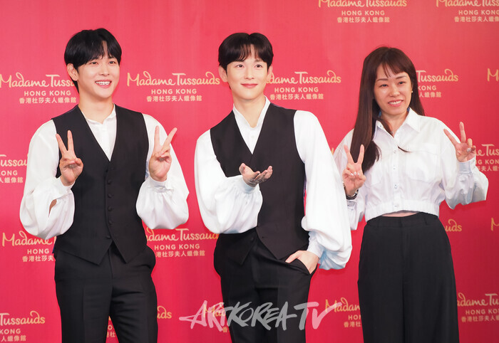 [AK포토] 임시완-보보 유 총괄-김윤호 지사장, 밝은 미소로 기념 촬영