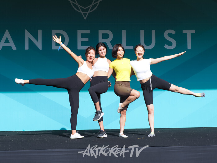 [AK포토] 원더걸스 유빈&강사들, 행복한 자세 (원더러스트 코리아 2024)