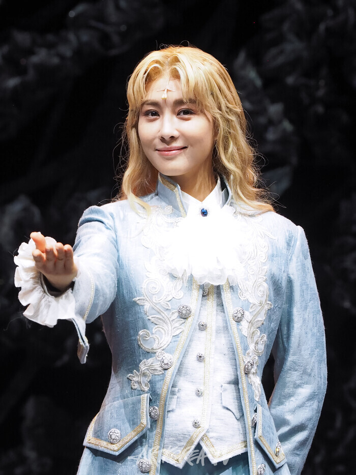 [AK포토] 옥주현, 인자한 미소 짓는 오스칼 프랑소와 드 자르제 (베르사유의 장미)