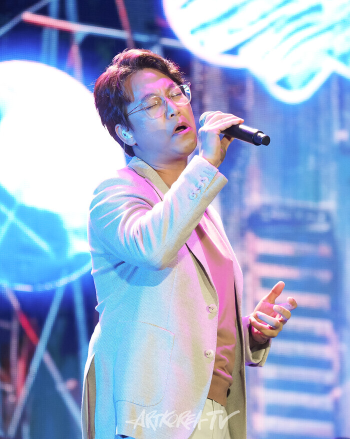 [AK포토] 오만석, 여름 밤을 적시는 멋진 무대 (파주페어 - 북앤컬처)