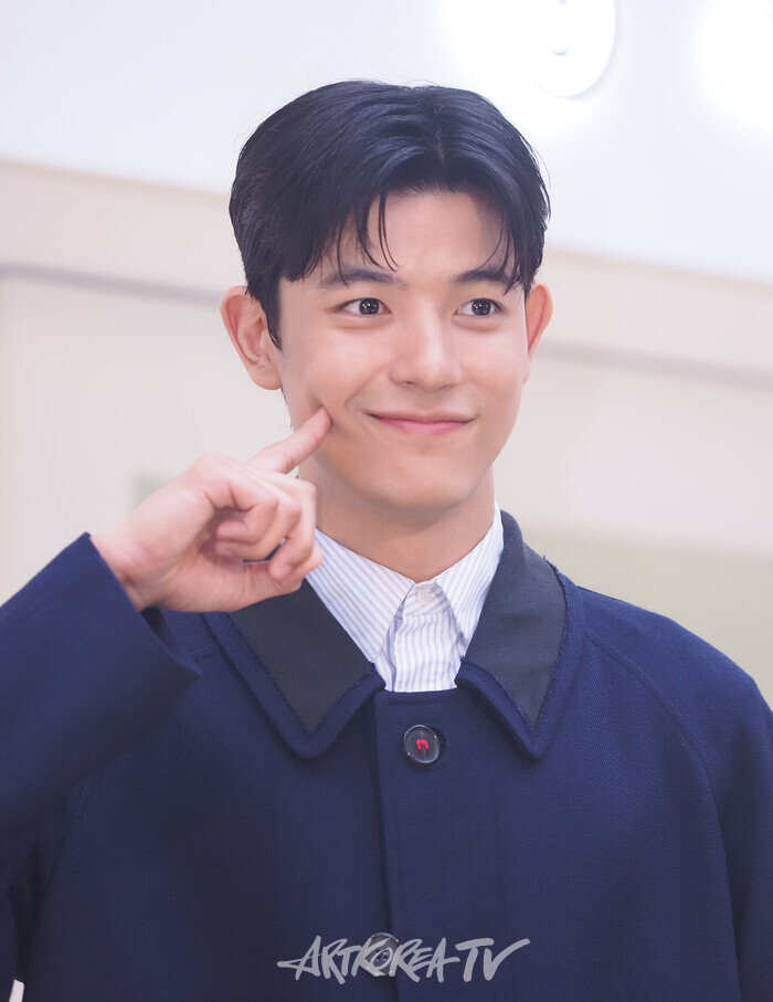 [AK포토] 로몬, 시선 사로잡는 댄디 매력