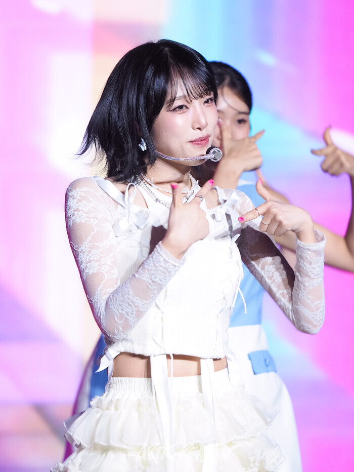 [AK화보] 최예나, 타이틀곡 '네모네모' 무대