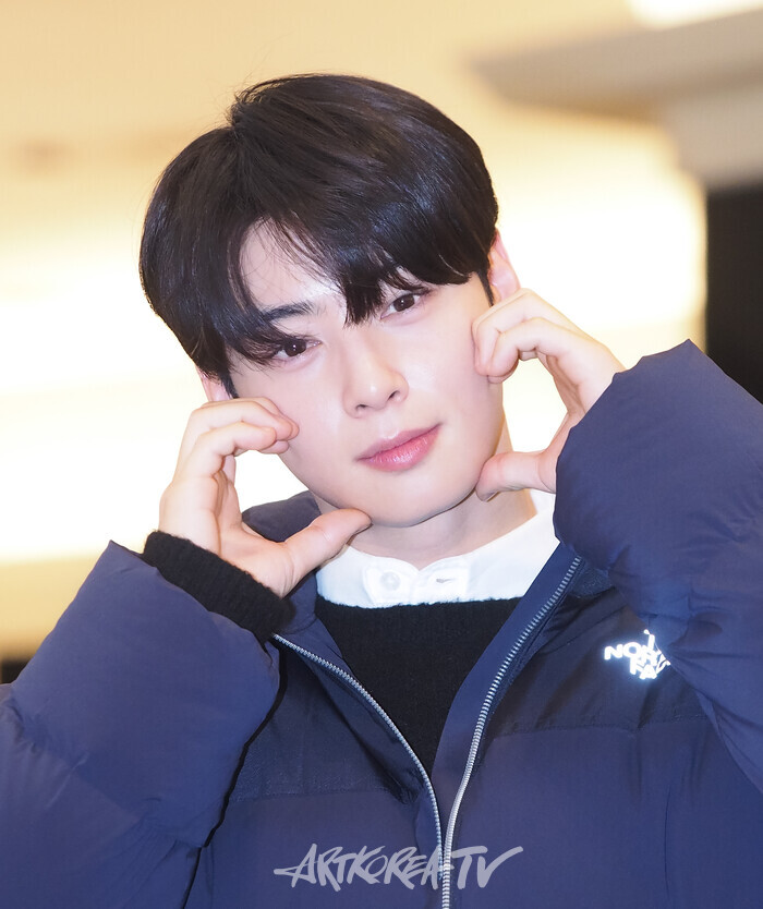 [AK포토] 차은우, 거부할 수 없는 하트  (노스페이스)