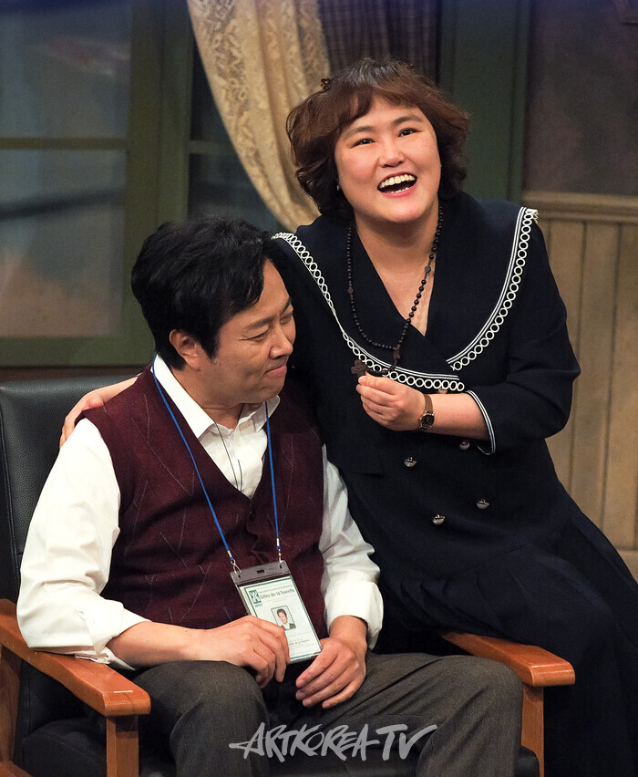 [AK초점] 연극 '톡톡' ... 강박증을 주제로 웃음과 함께 치유 극복할 수 있다는 따뜻한 메시지 (종합)