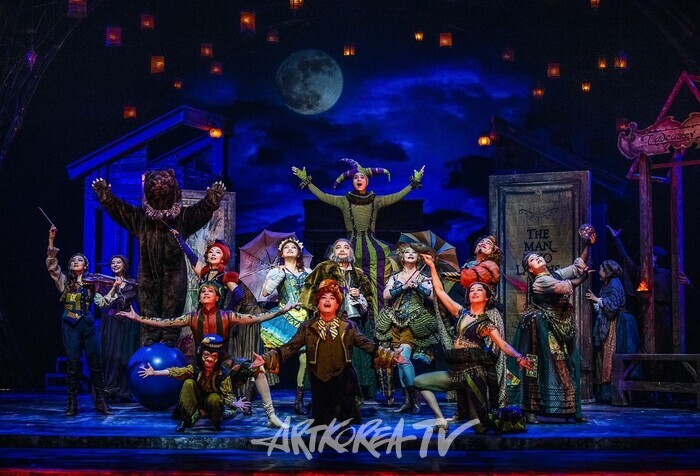 [AK초점] 웃고 있지만 슬픈 가슴 저민 감동의 대서사 ... 뮤지컬 '웃는 남자'