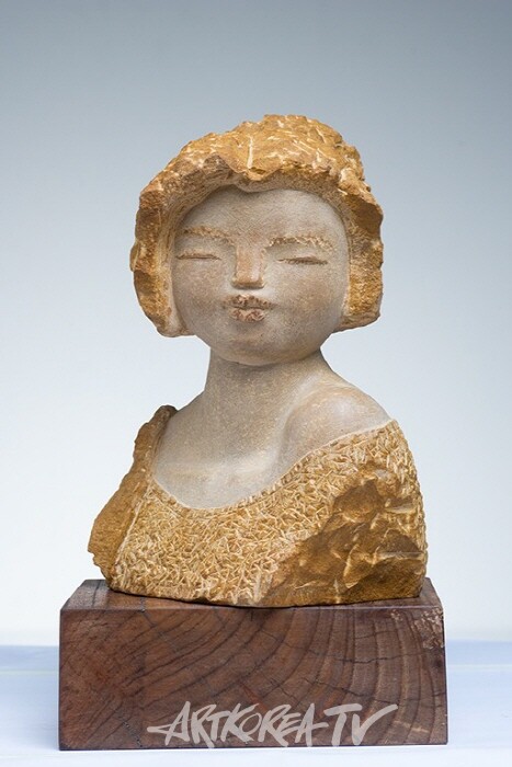 [김종근 미술평론] 꽃과 여인의 부드러움 - 정봉기 조각