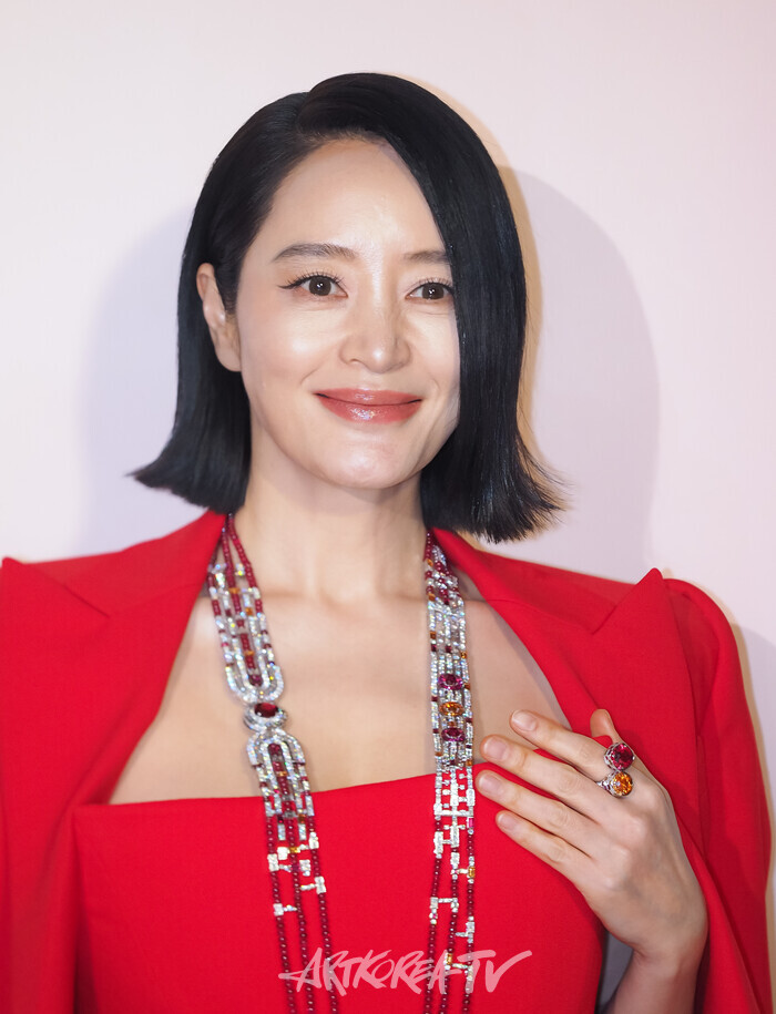 [AK포토] 김혜수, 강렬한 레드 (프레드)