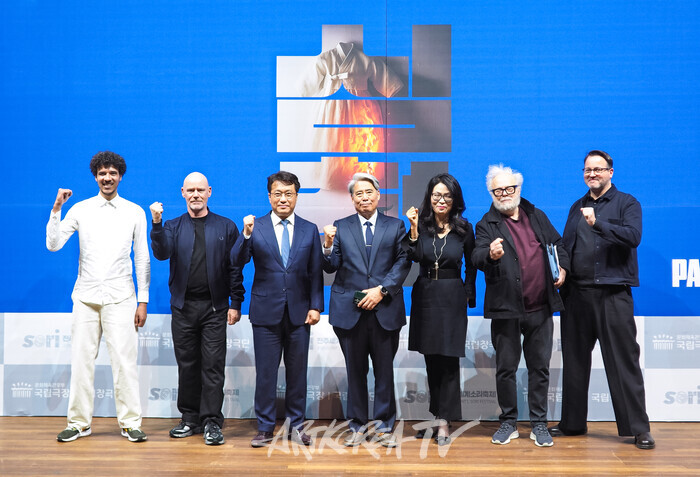 [AK포토] 국립창극단 '심청' 창작진들 ... 판소리 '심청'의 새로운 해석 기대하세요