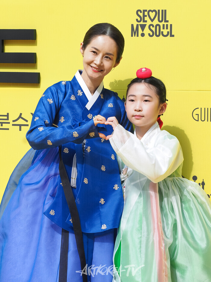 [AK포토] 김가연, 막내딸과 행복한 순간