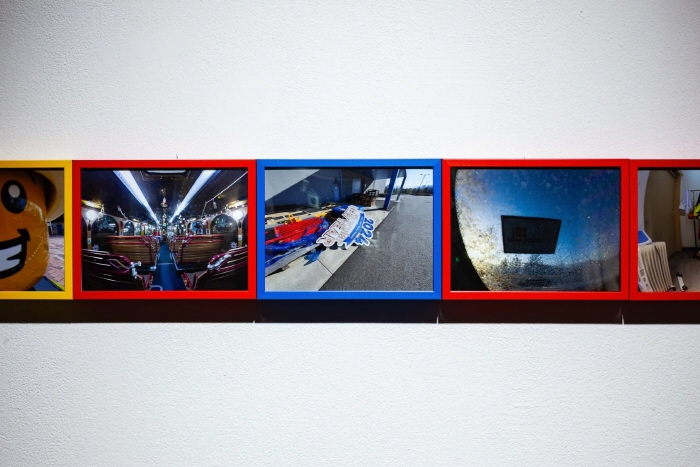 그 너머에서, 마주하는 대화적 시선들