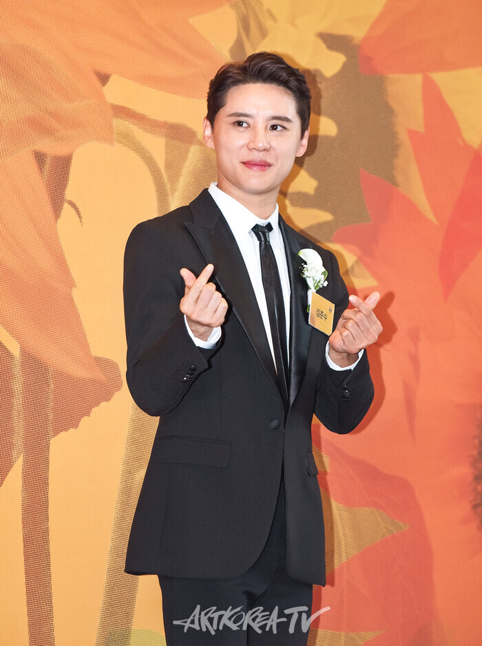 [AK포토] 김준수, 뮤지컬배우(남) 부문 2년 연속 수상 (2025 브랜드 고객충성도 대상)