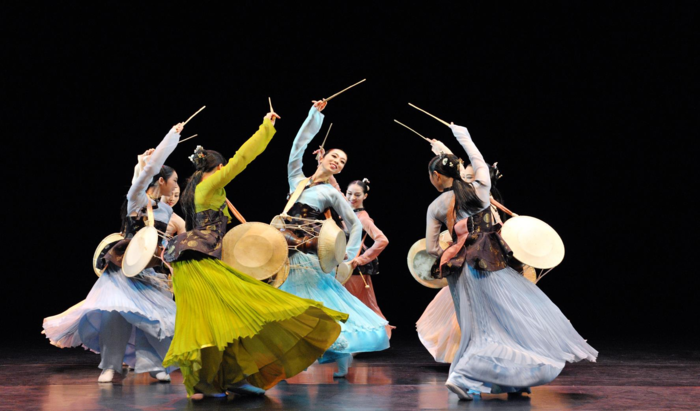 전통춤의 대중화를 위한 신전통춤 ... 봉정민 무용단 '잇다'(전통과 현재, 무용수와 관객)