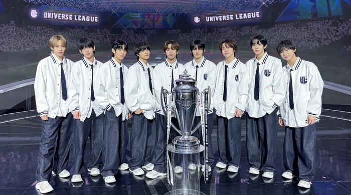 데뷔 앞둔 아홉(AHOF), 대세 프로듀서와 손잡고 'K팝 명예의 전당'오를까