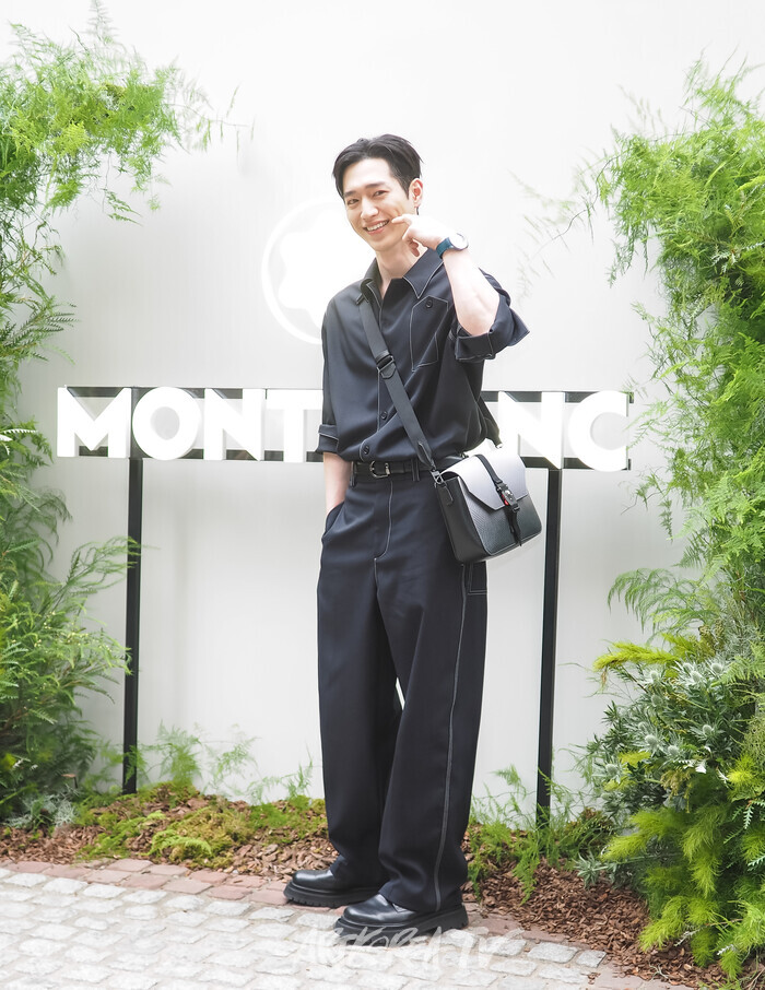 [AK포토] 서강준, 아침부터 빛나는 미소