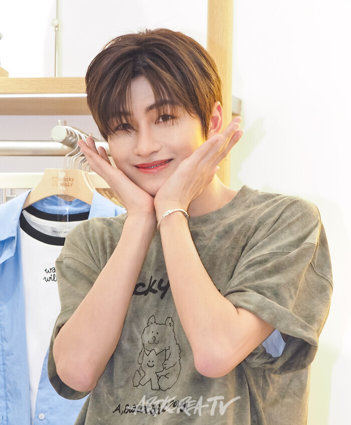 [AK포토] 투어스(TWS) 지훈, 무더위 날리는 산뜻한 미소