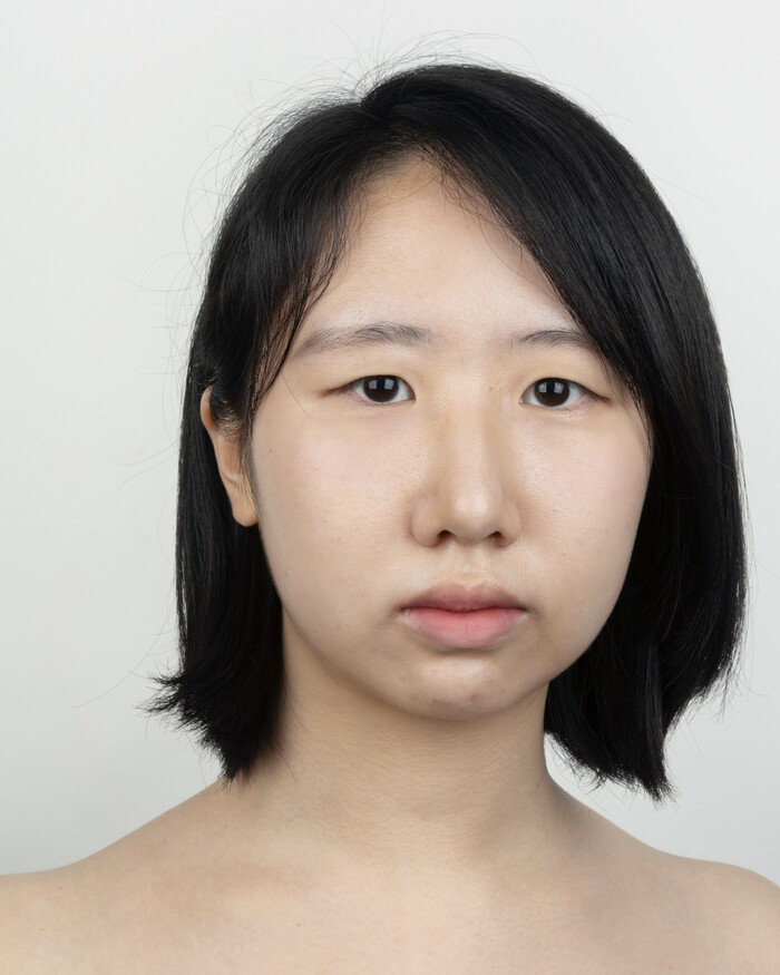 채시아 개인전 '스무 살, 경계 위의 시선'