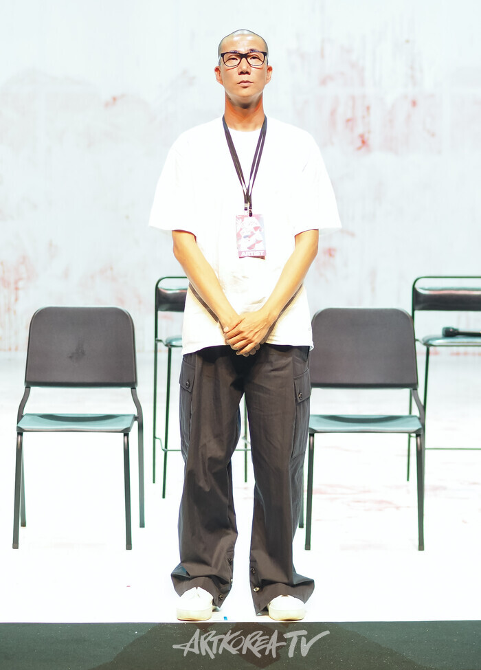 [AK포토] 김성훈, 감각을 일깨우는 실험적 무대 'pink'