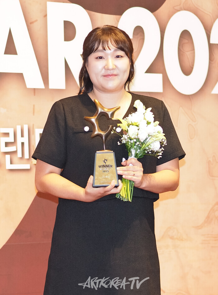 [AK포토] 이수지, 올해의 핫아이콘(여)-연예인유튜버(여) 2관왕