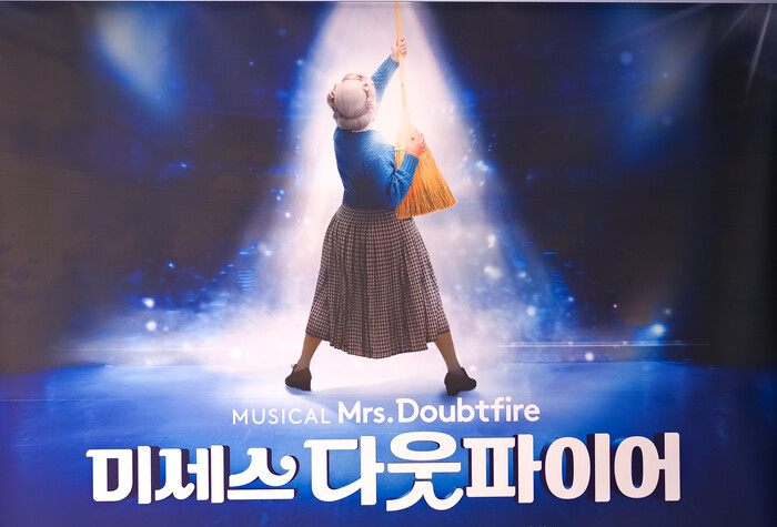 [AK현장] 뮤지컬 '미세스 다웃파이어'가 주는 참된 의미 ... '가족의 웃음과 눈물, 그리고 따뜻한 성장의 무대' (종합)