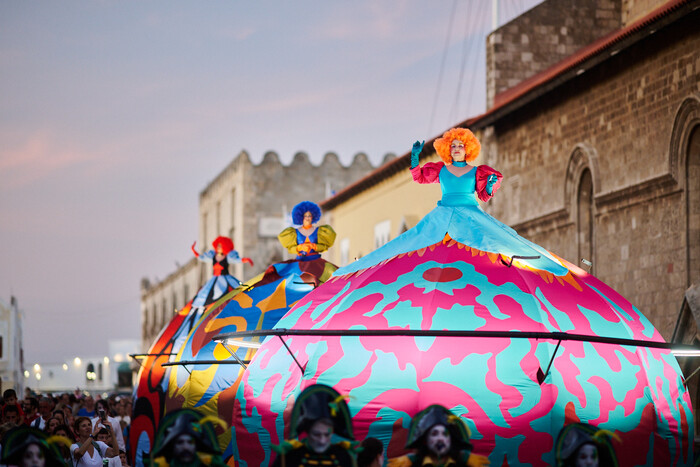 청계천 물길 따라 걷는 예술의 가을 ... '서울거리예술축제2025'