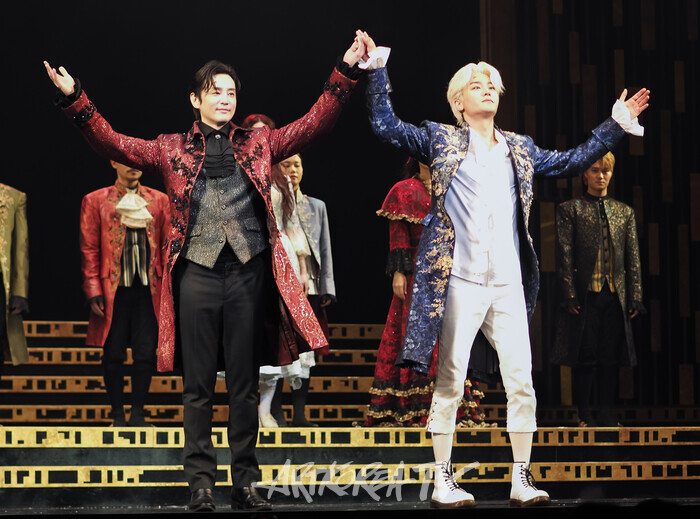 [AK초점] 연극 '아마데우스', 천재와 욕망, 신과 인간의 틈에서 피어난 비극적 서사