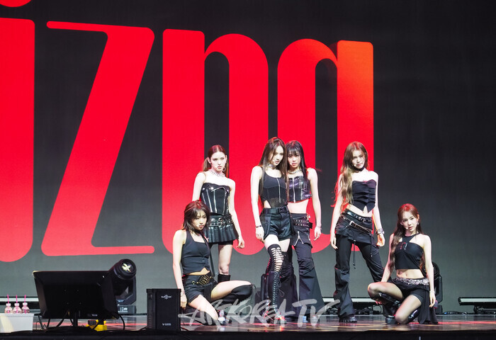 [AK현장] 예쁨을 넘어 스스로에 대한 강한 자신감 ... 이즈나, 'Not Just Pretty'로 컴백 (종합)