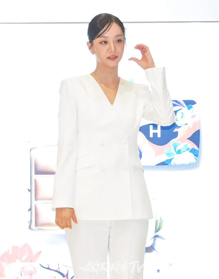 [AK포토] 혜리, 아침부터 빛나는 미모